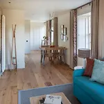 Abbey Strand Apartments, At Holyrood